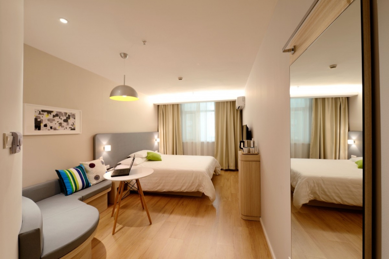 hotel-AIGLUN-min_hotel_guest_room_new-634601